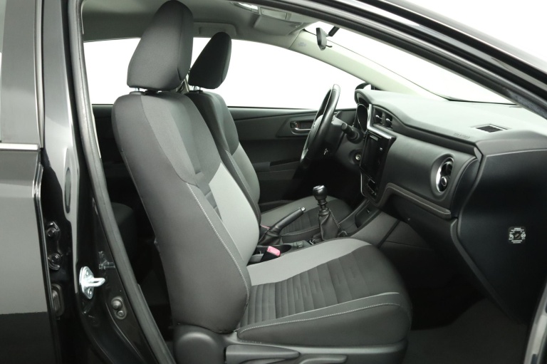 Toyota Auris - 1.2T Aspiration 22