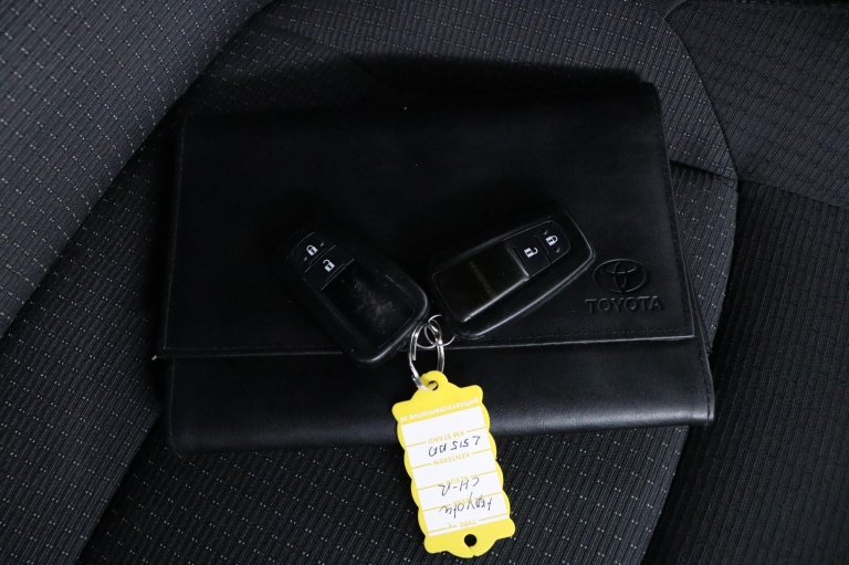 Toyota C-HR - 1.8 Hybrid Style 11