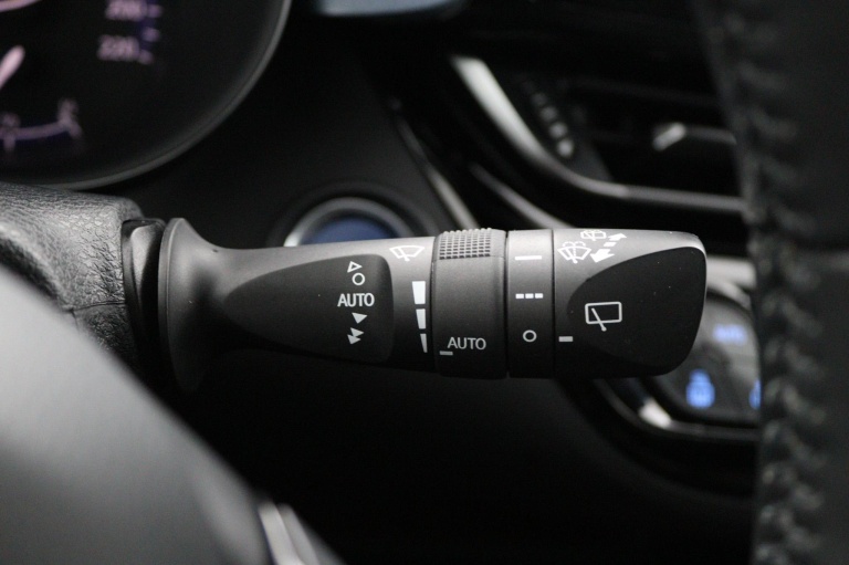 Toyota C-HR - 2.0 Hybrid Bi-Tone 31