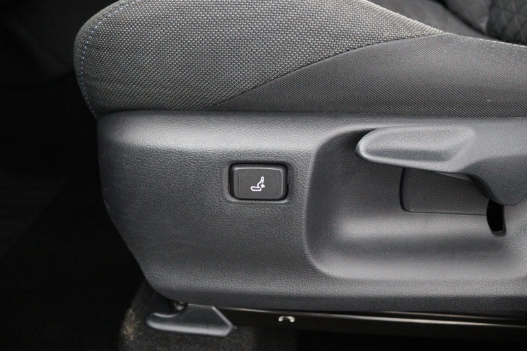 Toyota C-HR - 2.0 Hybrid Bi-Tone 38