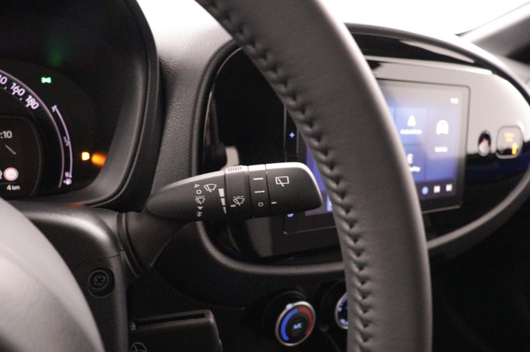 Toyota Aygo X - 1.0 VVT-i MT Play 29