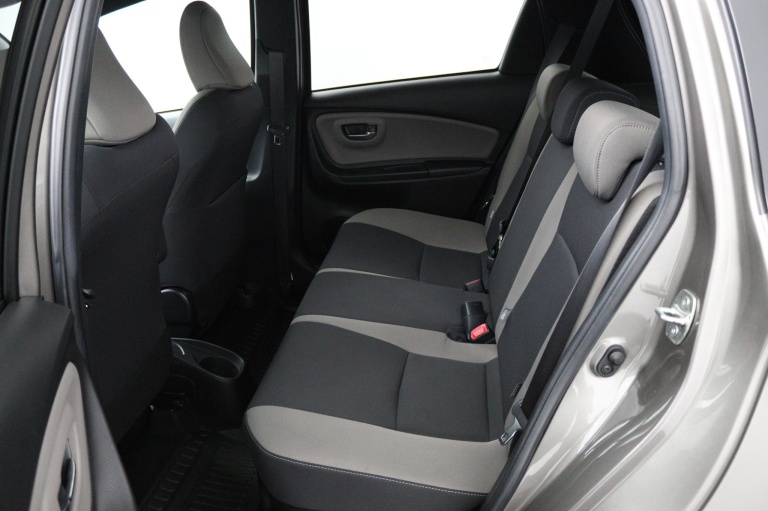 Toyota Yaris - 1.5 Hybrid Dynamic 17