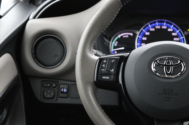 Toyota Yaris - 1.5 Hybrid Dynamic 18