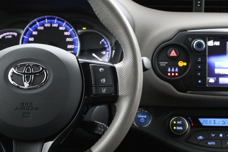 Toyota Yaris - 1.5 Hybrid Dynamic 19