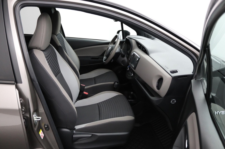 Toyota Yaris - 1.5 Hybrid Dynamic 21