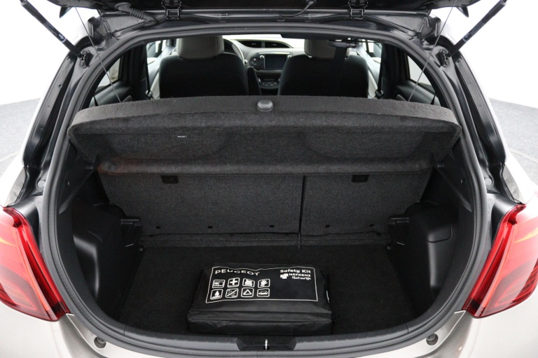 Toyota Yaris - 1.5 Hybrid Dynamic 22