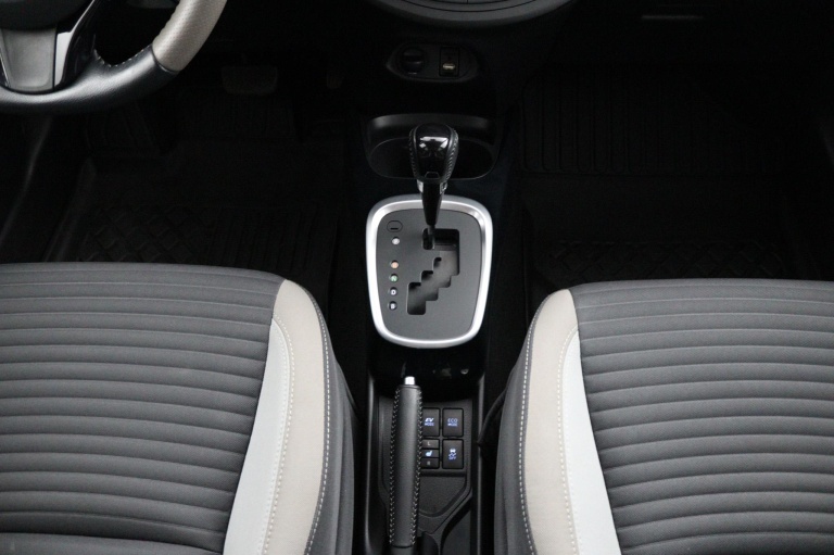 Toyota Yaris - 1.5 Hybrid Dynamic 26