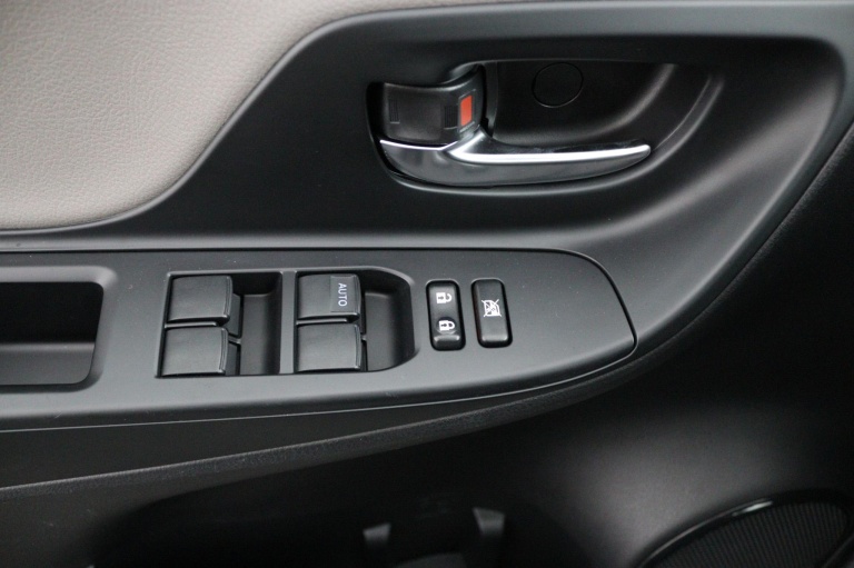 Toyota Yaris - 1.5 Hybrid Dynamic 28