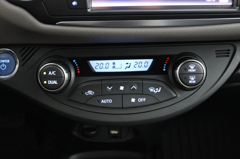 Toyota Yaris - 1.5 Hybrid Dynamic 6