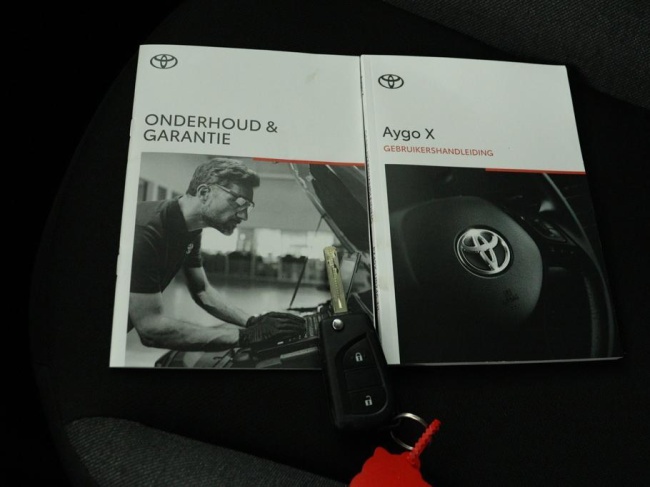 Toyota Aygo X - 1.0 VVT-i MT Play