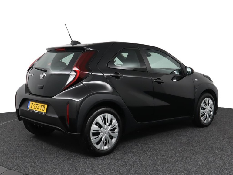 Toyota Aygo X - 1.0 VVT-i MT Play 2