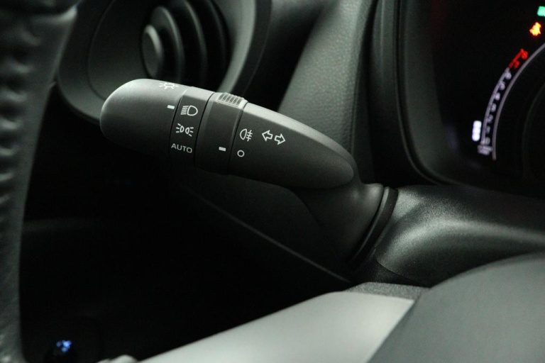 Toyota Aygo X - 1.0 VVT-i MT Play 28