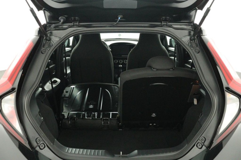 Toyota Aygo X - 1.0 VVT-i MT Play 38