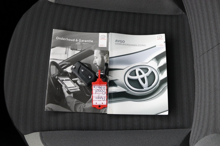 Toyota Aygo - 1.0 VVT-i x-joy 11