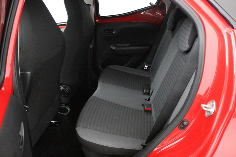 Toyota Aygo - 1.0 VVT-i x-joy 18