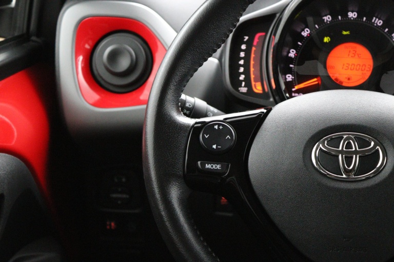 Toyota Aygo - 1.0 VVT-i x-joy 19