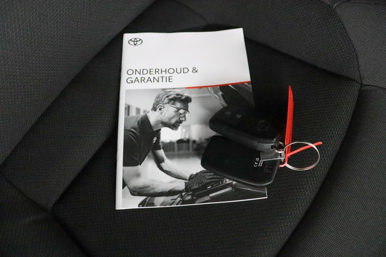 Toyota C-HR - 1.8 Hybrid 140 Dynamic 8