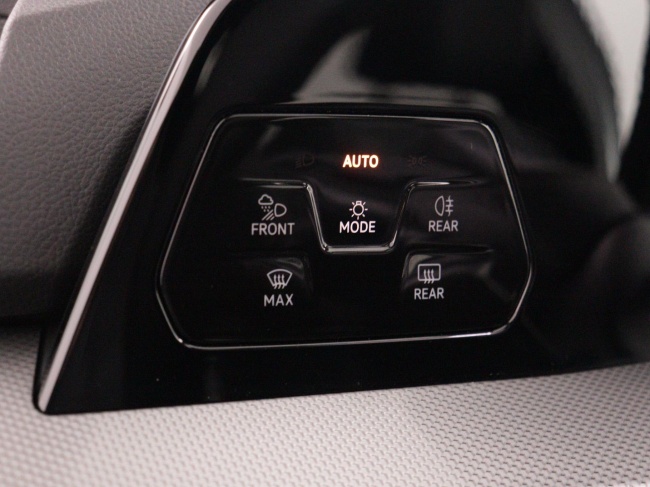 Volkswagen Golf - 1.5 eHybrid 50 Edition