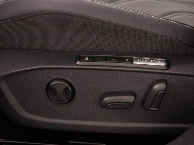 Volkswagen Golf - 1.5 eHybrid 50 Edition