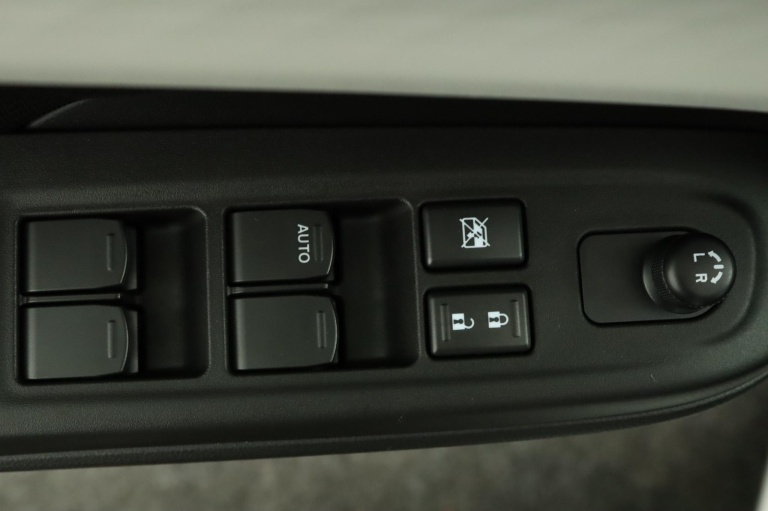 Suzuki Swift - 1.2 Select Smart Hybrid 29