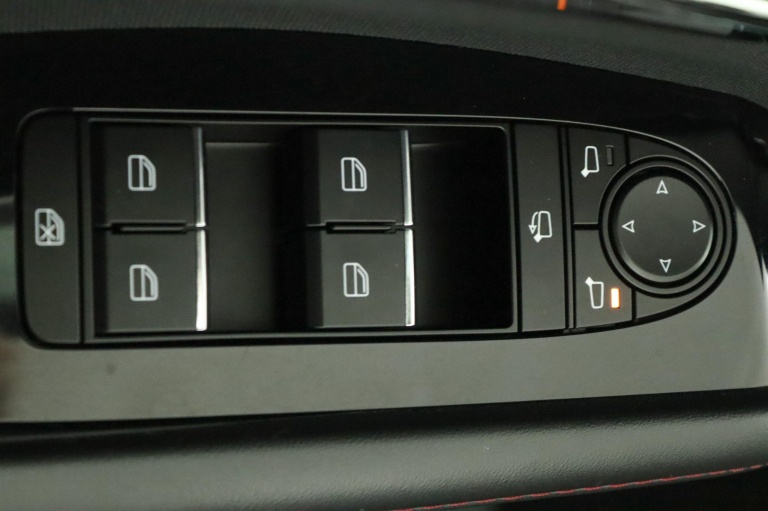 Mazda CX-30 - 2.0 e-SkyActiv-G M Hybrid Sportive 29