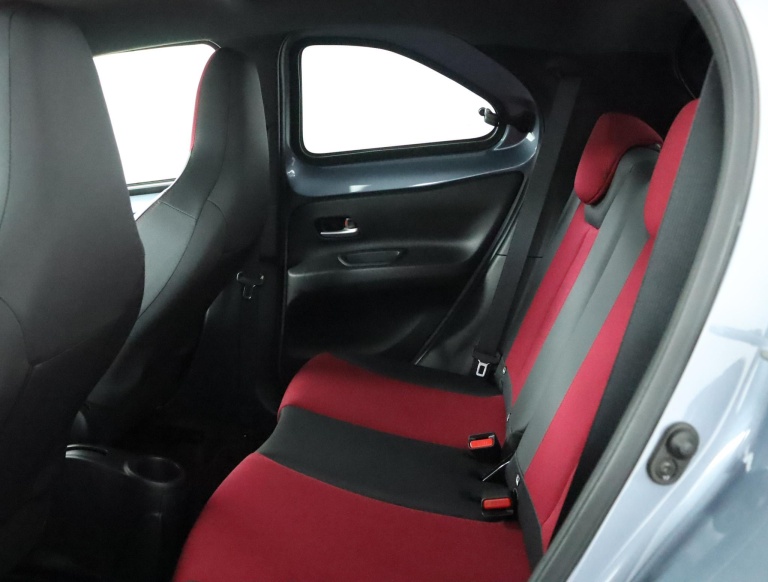 Toyota Aygo X - 1.0 VVT-i S-CVT Undercover 18