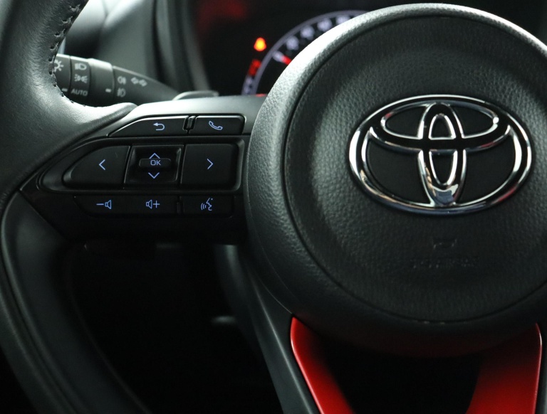 Toyota Aygo X - 1.0 VVT-i S-CVT Undercover 19