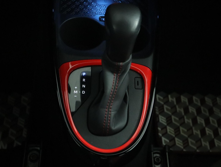 Toyota Aygo X - 1.0 VVT-i S-CVT Undercover 26