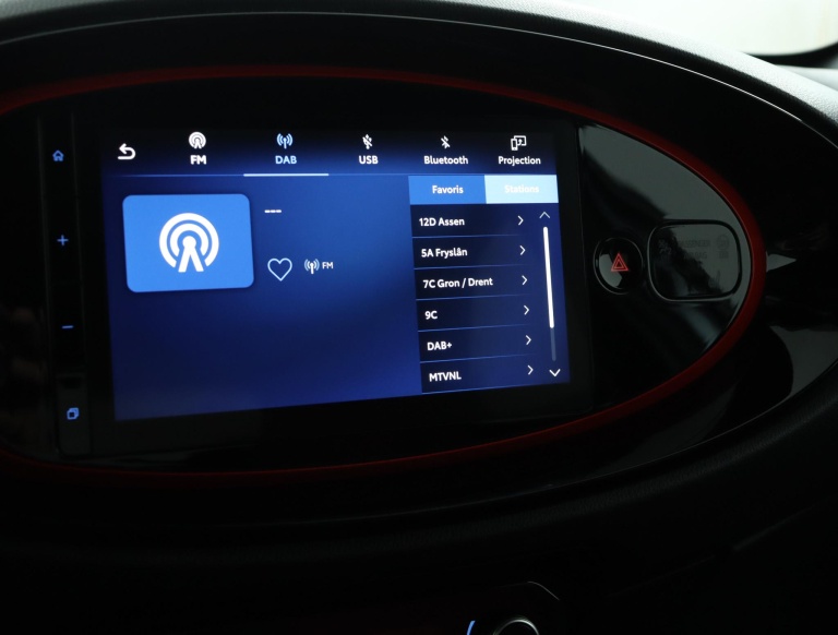 Toyota Aygo X - 1.0 VVT-i S-CVT Undercover 8