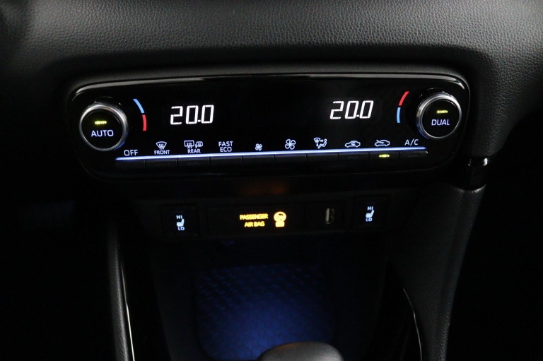 Toyota Yaris - 1.5 Hybrid Launch Limited Edition 12