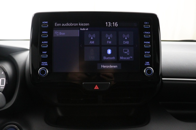 Toyota Yaris - 1.5 Hybrid Launch Limited Edition 38