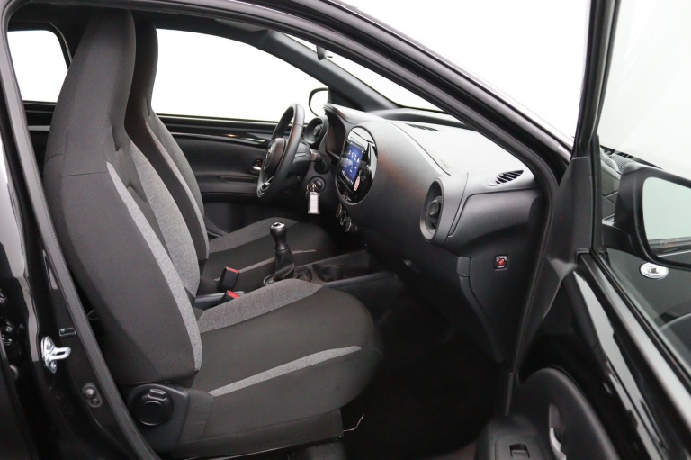 Toyota Aygo X - 1.0 VVT-i MT Play 10
