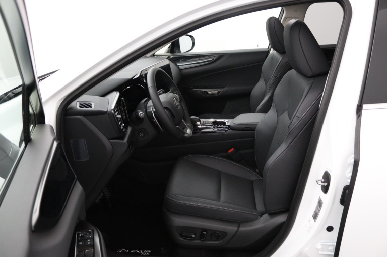 Lexus NX - 450h+ AWD 35th Edition 16