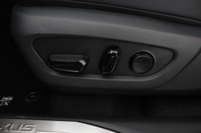 Lexus NX - 450h+ AWD 35th Edition 38