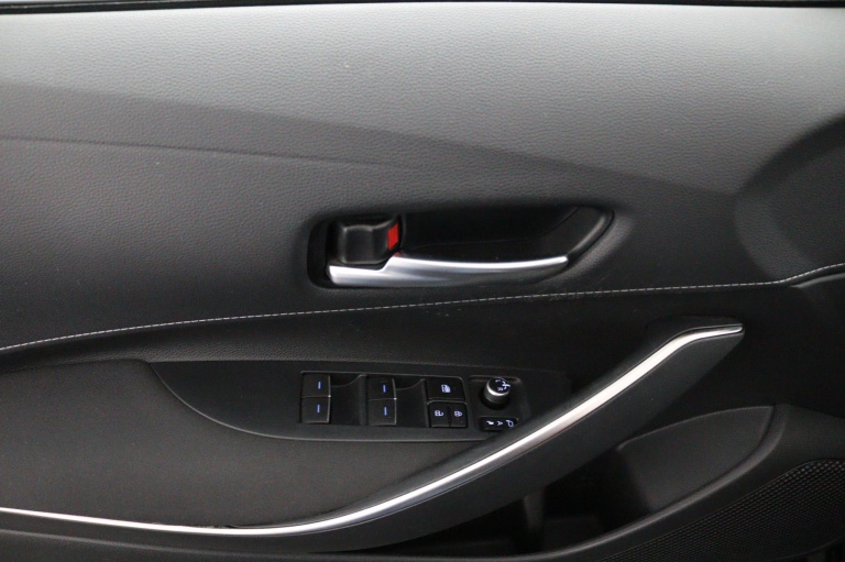 Toyota Corolla Touring Sports - 2.0 Hybrid Dynamic 29