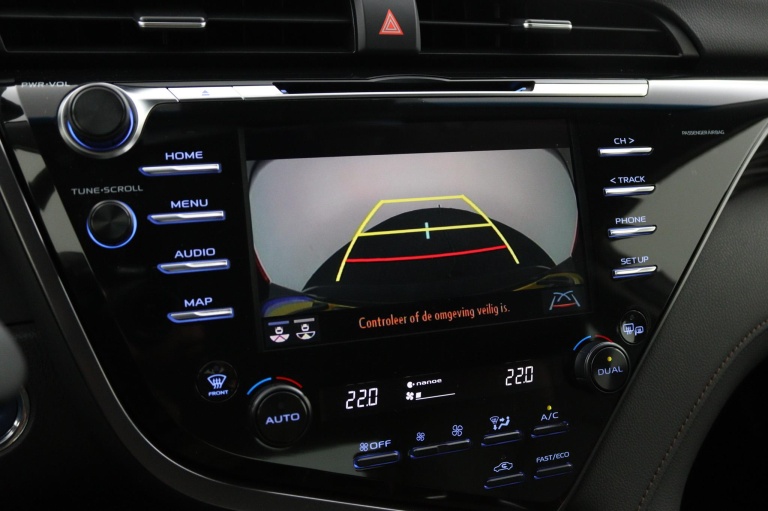 Toyota Camry - 2.5 Hybrid Executive 8