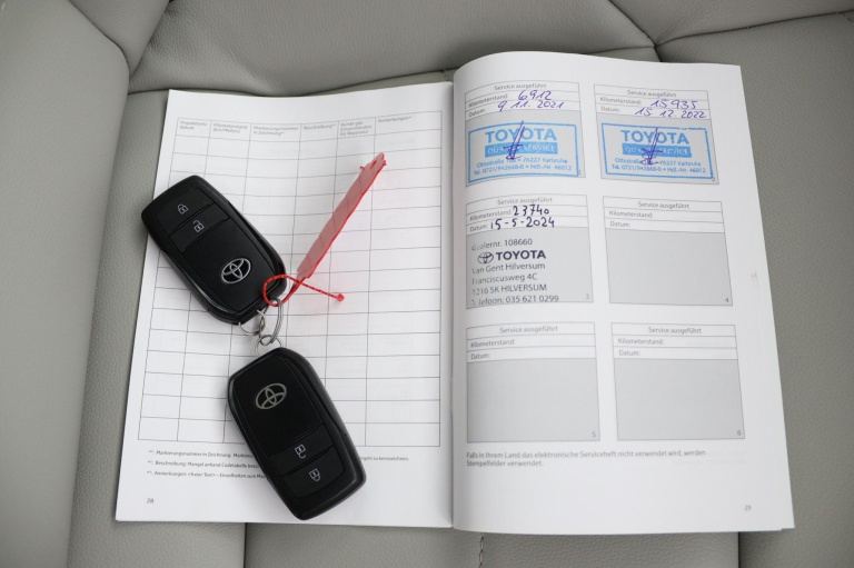 Toyota Yaris - 1.5 Hybrid Executive 11