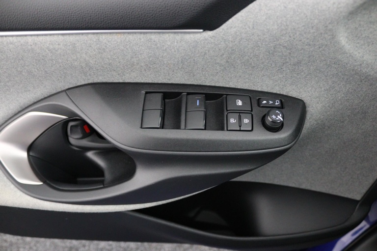 Toyota Yaris - 1.5 Hybrid Executive 28