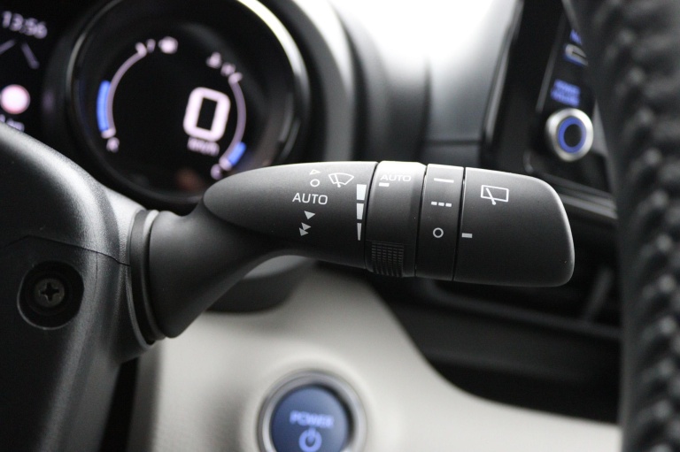 Toyota Yaris - 1.5 Hybrid Executive 31