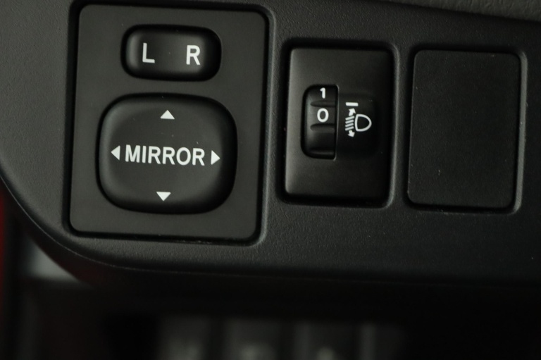 Toyota Yaris - 1.0 VVT-i Comfort 27