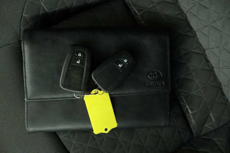 Toyota C-HR - 2.0 Hybrid Dynamic 11