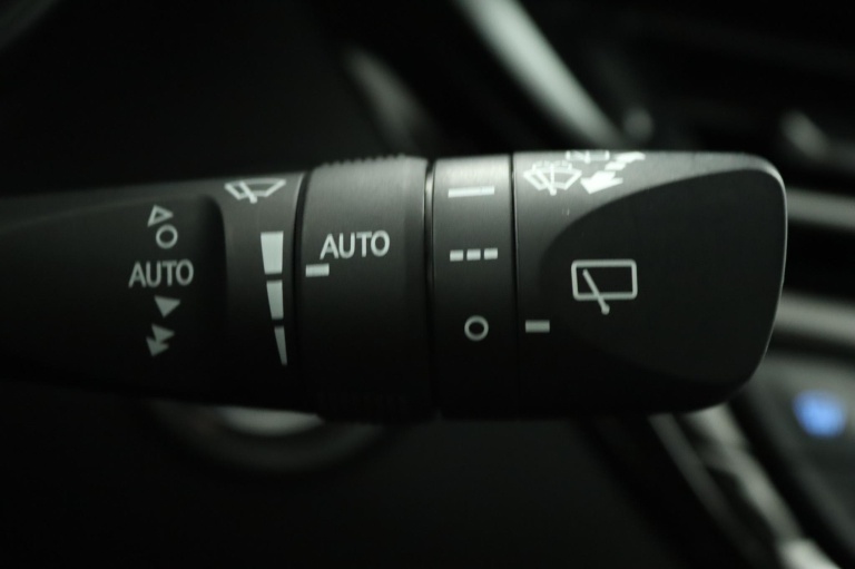 Toyota C-HR - 2.0 Hybrid Dynamic 32