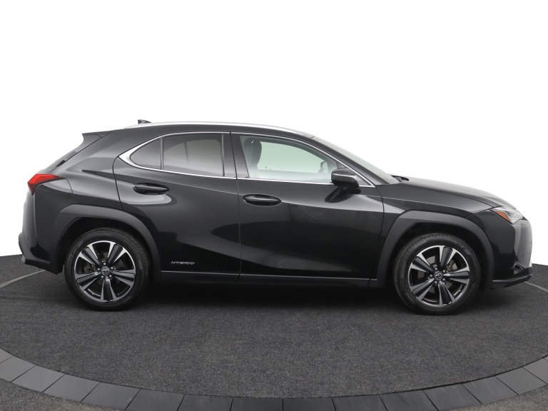 Lexus UX - 250h Preference Line 13