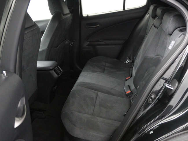 Lexus UX - 250h Preference Line