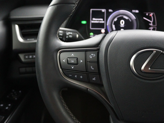 Lexus UX - 250h Preference Line