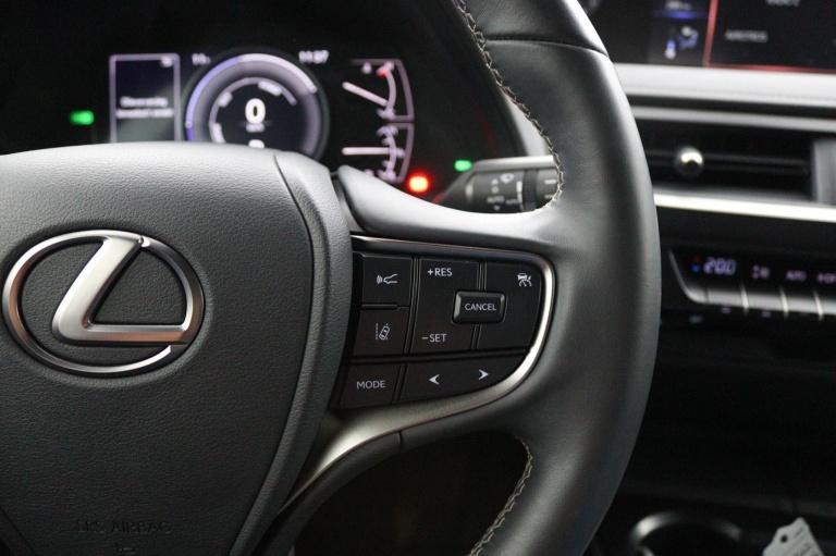 Lexus UX - 250h Preference Line 21