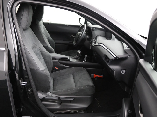 Lexus UX - 250h Preference Line