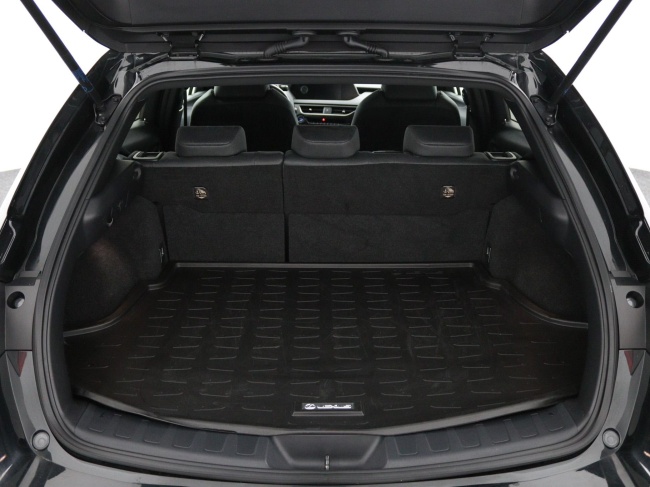 Lexus UX - 250h Preference Line