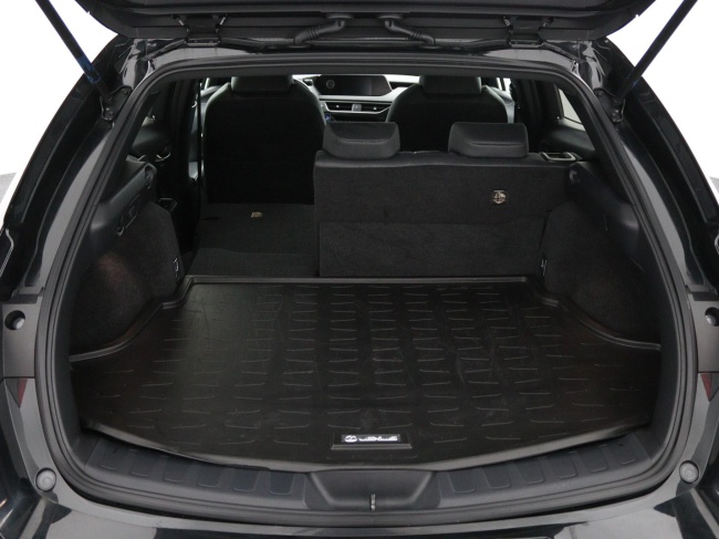 Lexus UX - 250h Preference Line