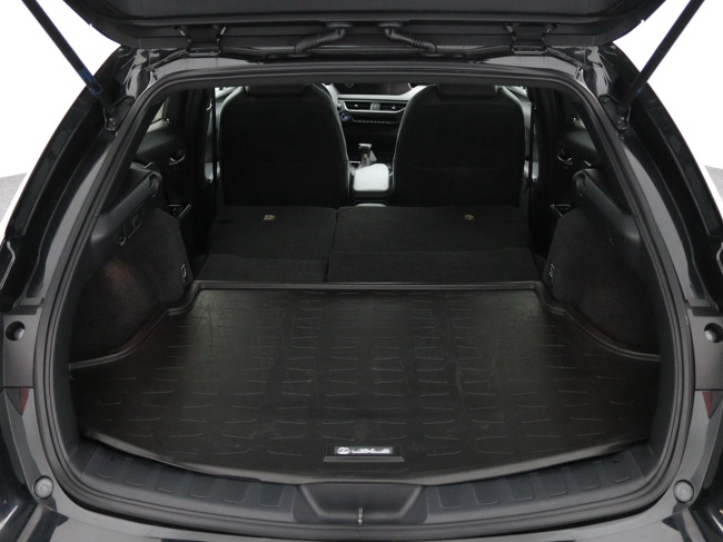 Lexus UX - 250h Preference Line